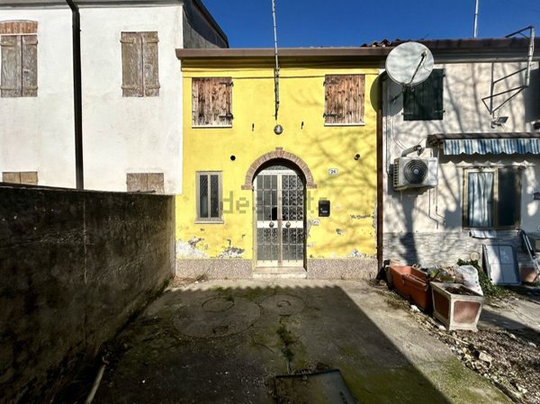 casa semindipendente in vendita a Bonavigo in zona Orti