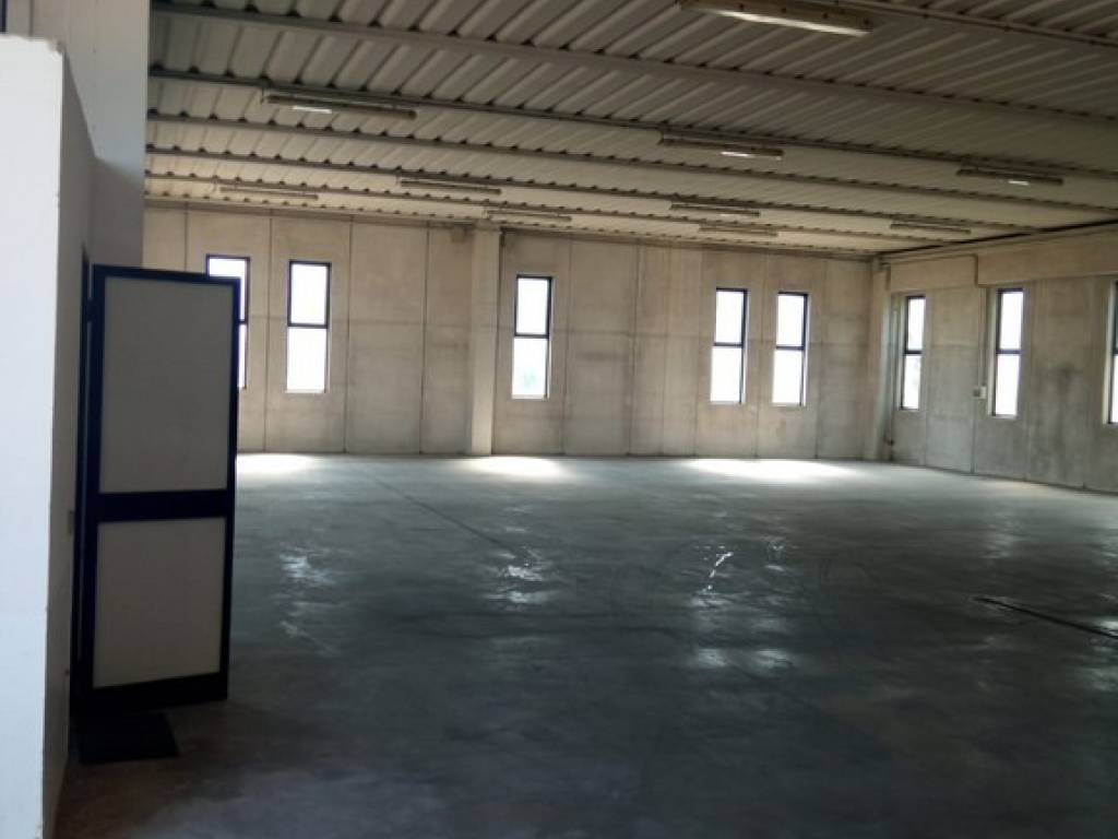 locale commerciale in vendita a Bonavigo