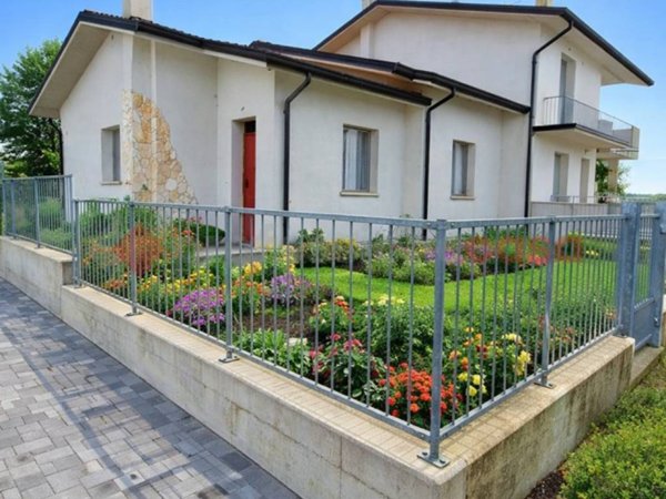 casa indipendente in vendita a Bonavigo in zona Orti
