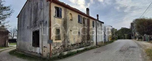 casa indipendente in vendita a Bonavigo in zona Orti