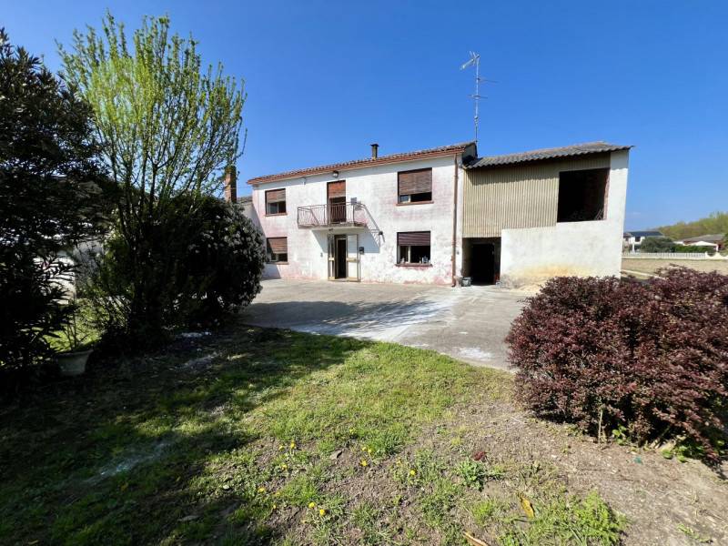 casa indipendente in vendita a Boschi Sant'Anna in zona Oni