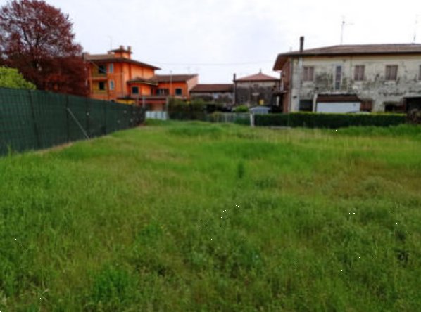 terreno edificabile in vendita a Boschi Sant'Anna