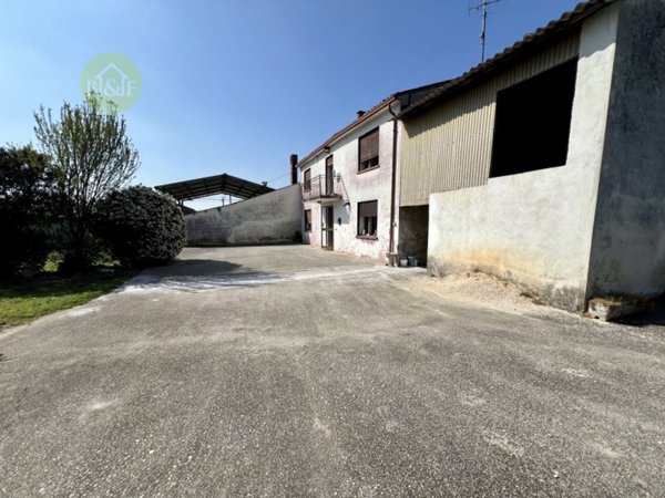 casa indipendente in vendita a Boschi Sant'Anna in zona Oni