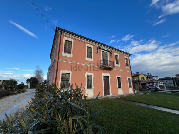 casa indipendente in vendita a Boschi Sant'Anna