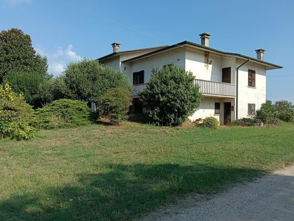 casa indipendente in vendita a Boschi Sant'Anna