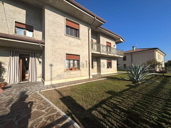 casa indipendente in vendita a Boschi Sant'Anna