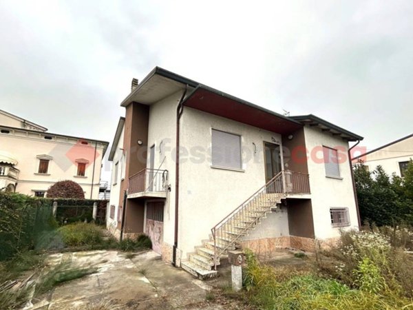 casa indipendente in vendita a Boschi Sant'Anna