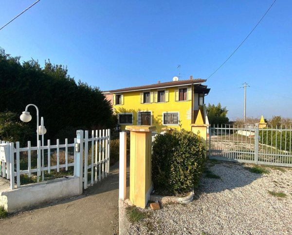 casa indipendente in vendita a Boschi Sant'Anna in zona Boschi San Marco