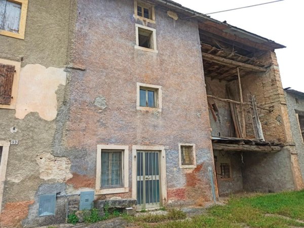 casa indipendente in vendita a Bosco Chiesanuova in zona Lughezzano-Arzerè