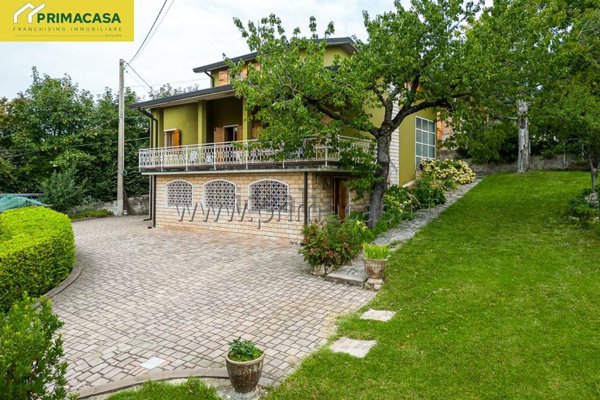 casa indipendente in vendita a Bosco Chiesanuova in zona Corbiolo