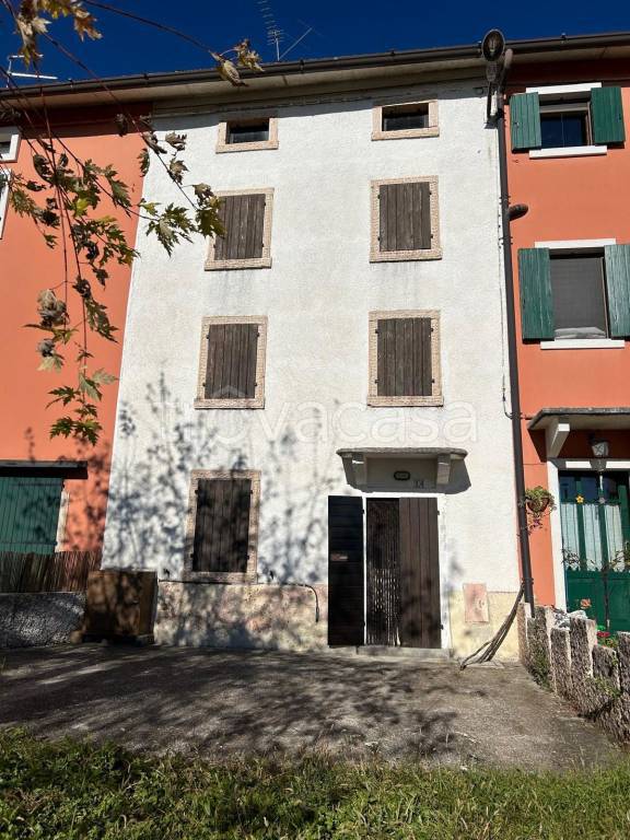 casa indipendente in vendita a Bosco Chiesanuova in zona Corbiolo