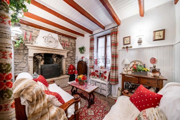 casa indipendente in vendita a Bosco Chiesanuova in zona Corbiolo