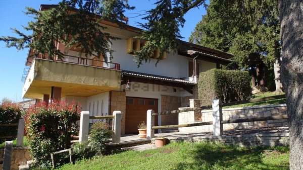 casa indipendente in vendita a Bosco Chiesanuova in zona Corbiolo