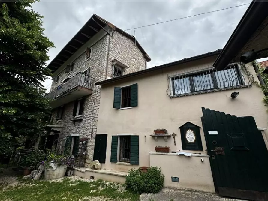 casa indipendente in vendita a Bosco Chiesanuova in zona Corbiolo