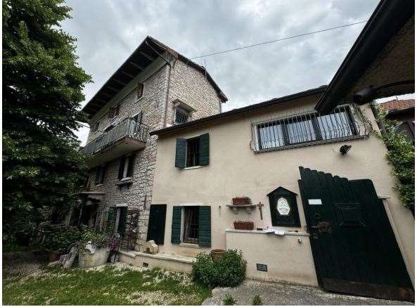 casa indipendente in vendita a Bosco Chiesanuova in zona Corbiolo