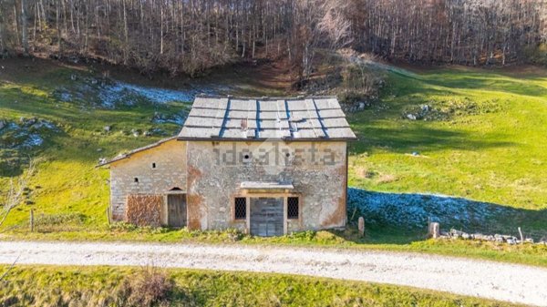 casale in vendita a Bosco Chiesanuova