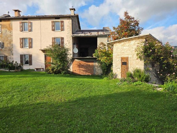 casa indipendente in vendita a Bosco Chiesanuova in zona Valdiporro