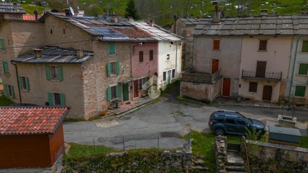 casale in vendita a Bosco Chiesanuova in zona Valdiporro