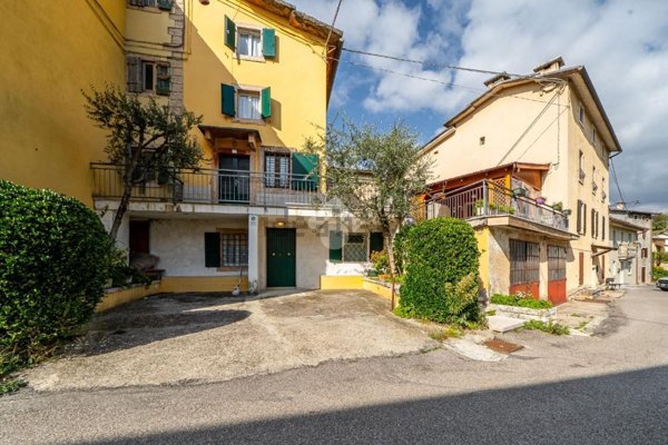 quadrivano in vendita a Bosco Chiesanuova in zona Corbiolo