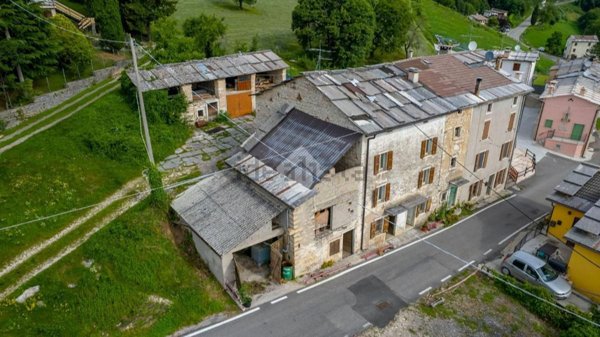 appartamento in vendita a Bosco Chiesanuova in zona Corbiolo