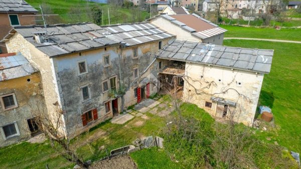 casale in vendita a Bosco Chiesanuova