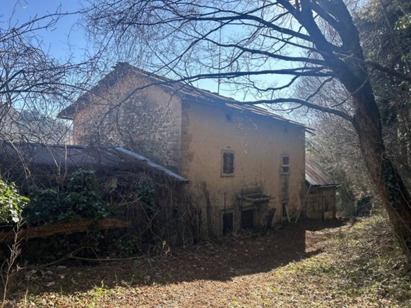 casa indipendente in vendita a Bosco Chiesanuova in zona Corbiolo