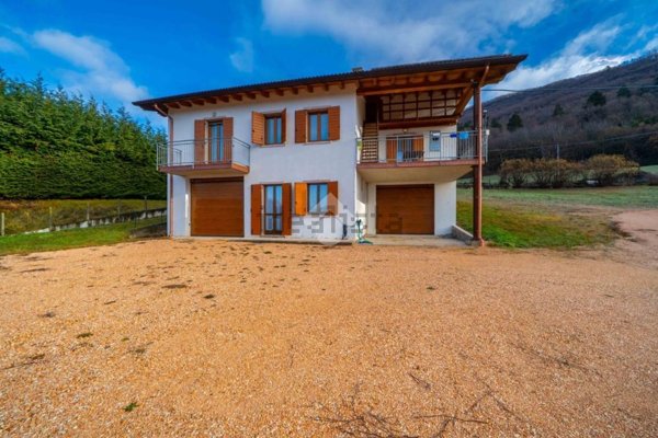 casa indipendente in vendita a Bosco Chiesanuova