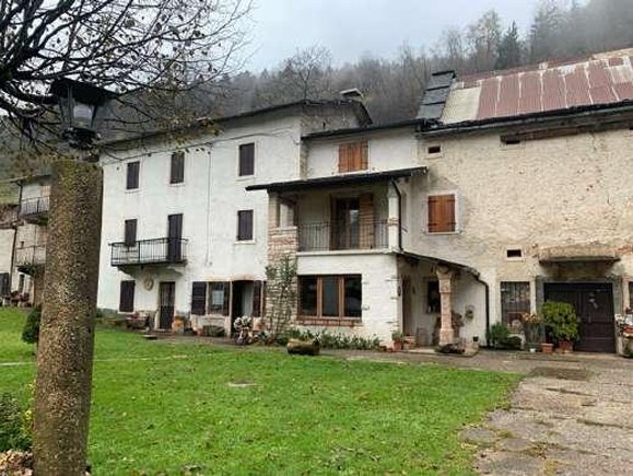 casa semindipendente in vendita a Bosco Chiesanuova in zona Valdiporro