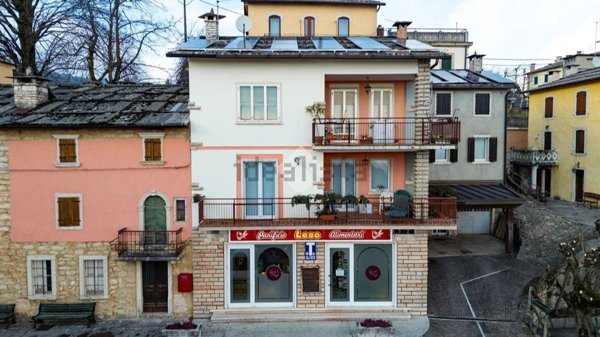 locale commerciale in vendita a Bosco Chiesanuova in zona Valdiporro