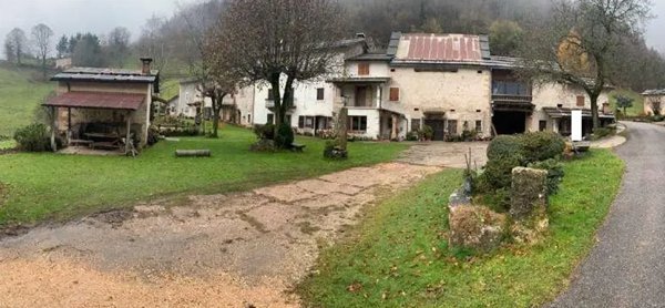 casa indipendente in vendita a Bosco Chiesanuova in zona Valdiporro