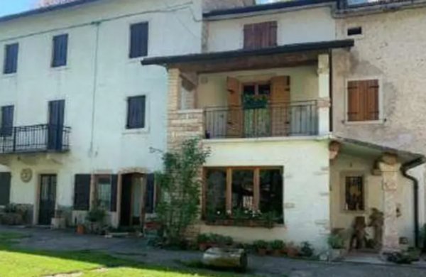 casa indipendente in vendita a Bosco Chiesanuova in zona Valdiporro