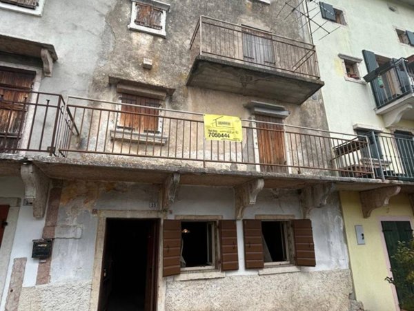casa indipendente in vendita a Bosco Chiesanuova in zona Corbiolo
