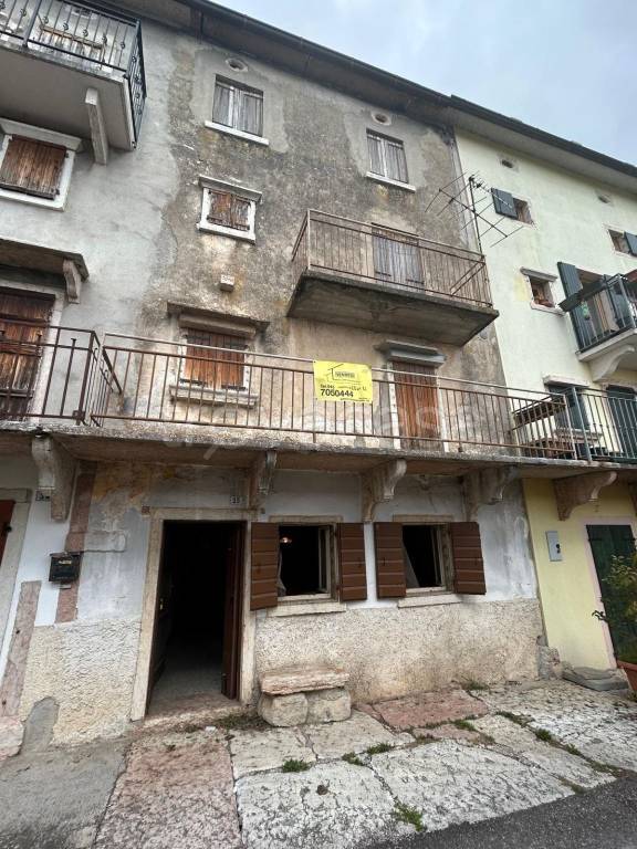 casa indipendente in vendita a Bosco Chiesanuova in zona Corbiolo