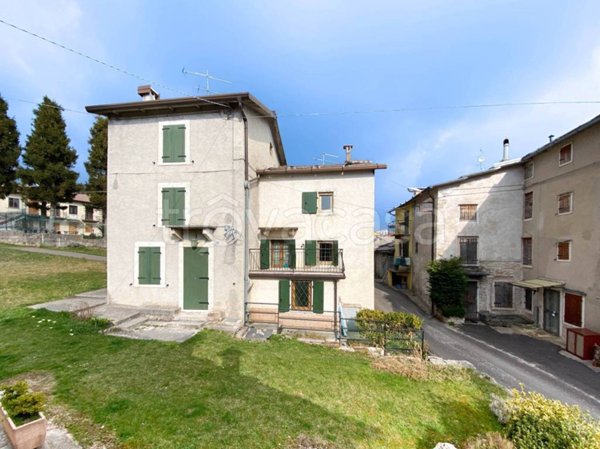 casa indipendente in vendita a Bosco Chiesanuova in zona Corbiolo