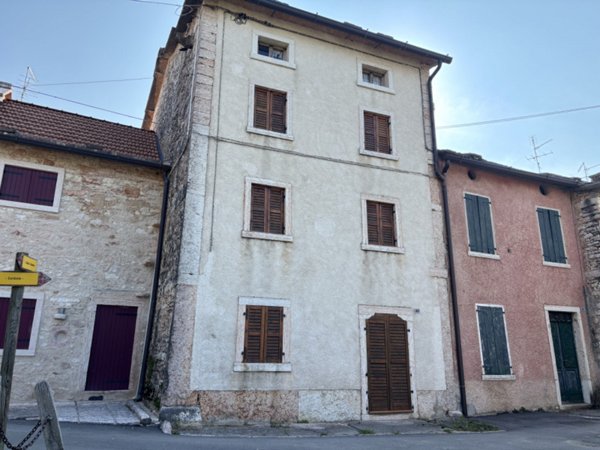 casa indipendente in vendita a Bosco Chiesanuova in zona Corbiolo