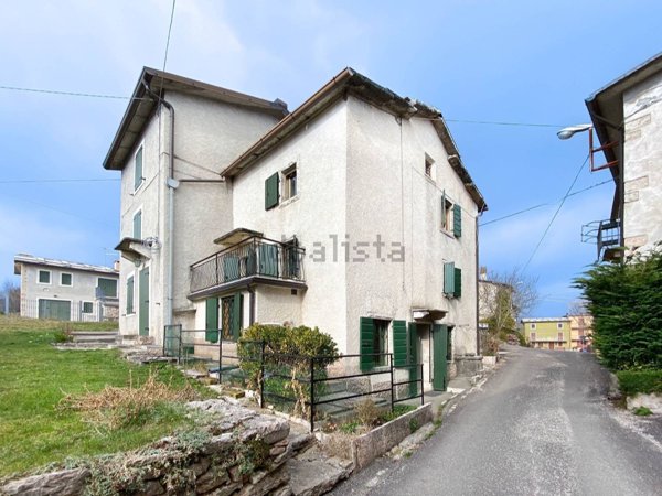 appartamento in vendita a Bosco Chiesanuova in zona Corbiolo