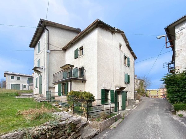 appartamento in vendita a Bosco Chiesanuova in zona Corbiolo