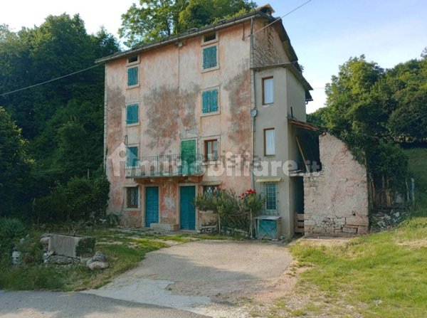 casa indipendente in vendita a Bosco Chiesanuova in zona Bosco Chiesanuova