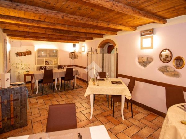 negozio in vendita a Bosco Chiesanuova in zona Lughezzano-Arzerè