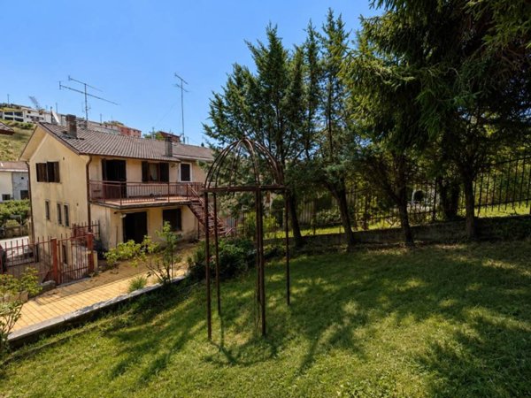 casa indipendente in vendita a Bosco Chiesanuova in zona Lughezzano-Arzerè