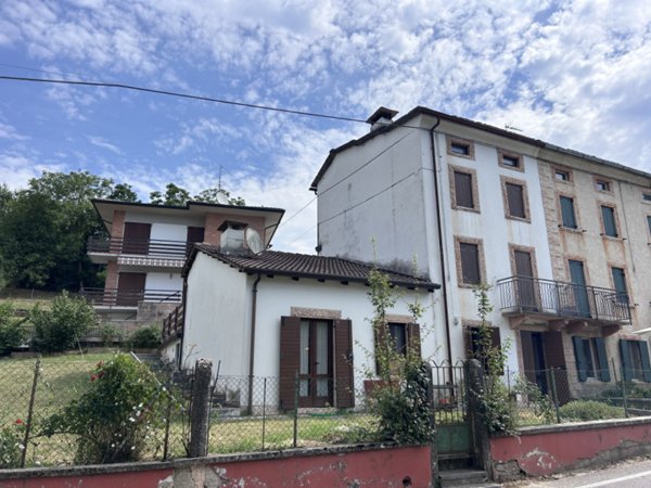 casa indipendente in vendita a Bosco Chiesanuova in zona Lughezzano-Arzerè