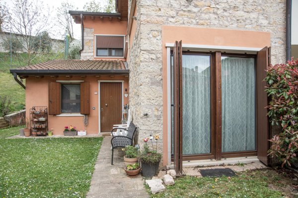 casa indipendente in vendita a Bosco Chiesanuova in zona Lughezzano-Arzerè