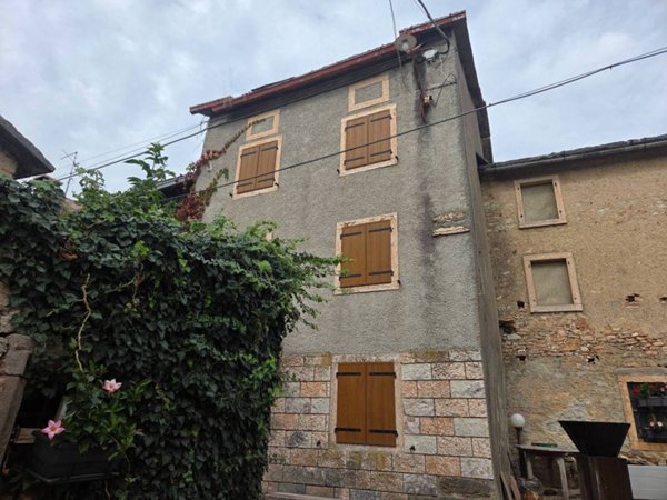 casa indipendente in vendita a Bosco Chiesanuova in zona Corbiolo