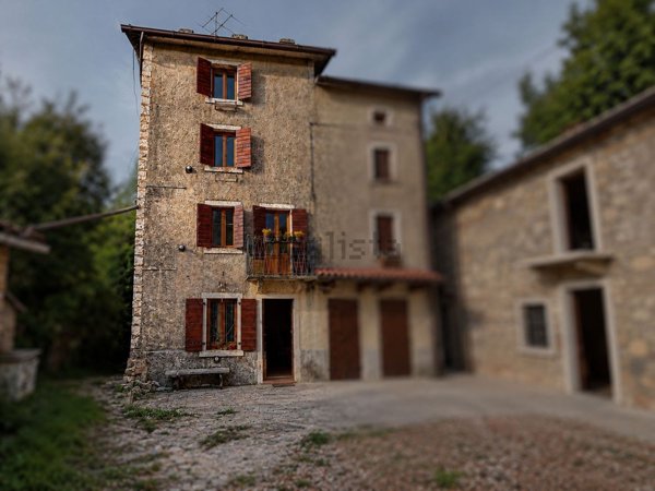 casa indipendente in vendita a Bosco Chiesanuova