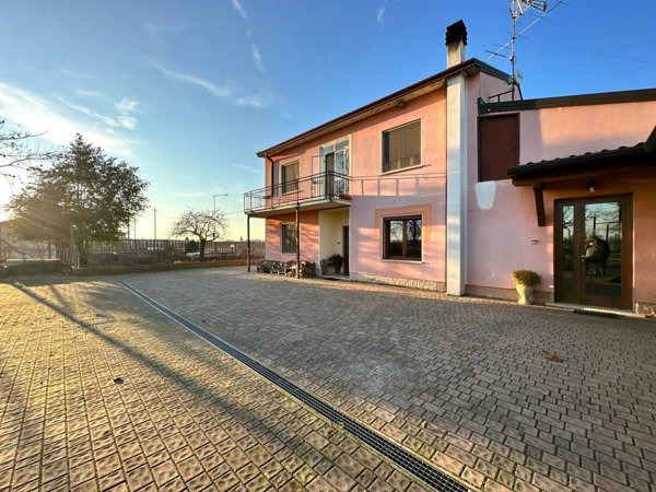 casa indipendente in vendita a Bovolone