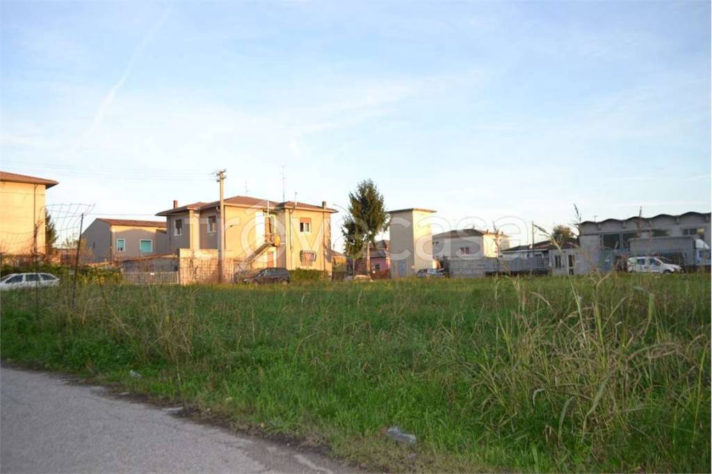 terreno edificabile in vendita a Bovolone