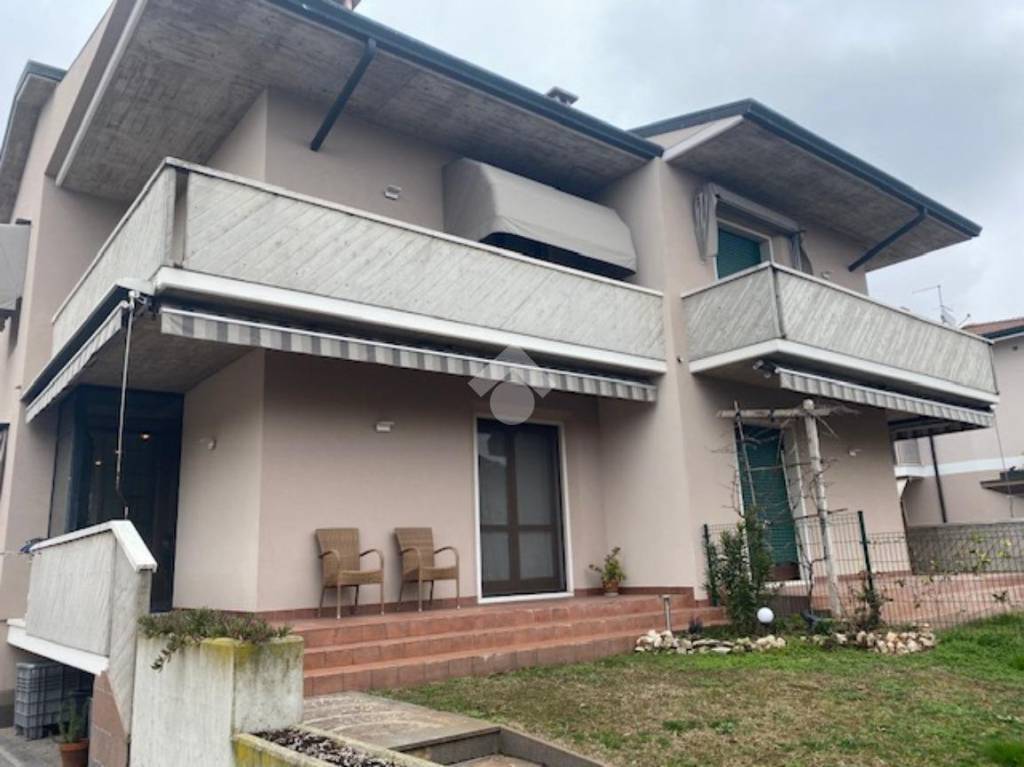 casa indipendente in vendita a Bovolone