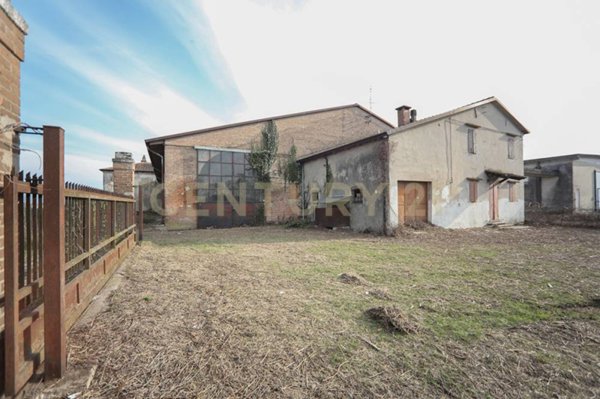 locale di sgombero in vendita a Bovolone