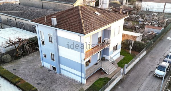 casa indipendente in vendita a Bovolone
