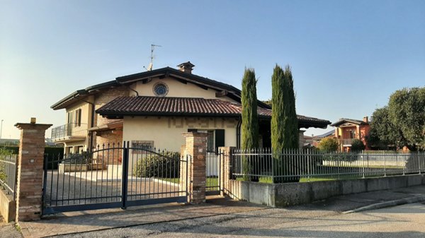 casa indipendente in vendita a Bovolone